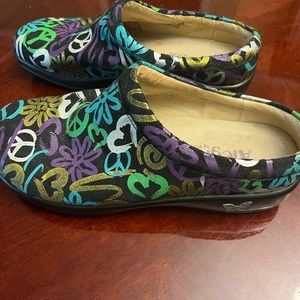 Size 8 Alegria slip ons perfect for nurses or jus knocking around in.